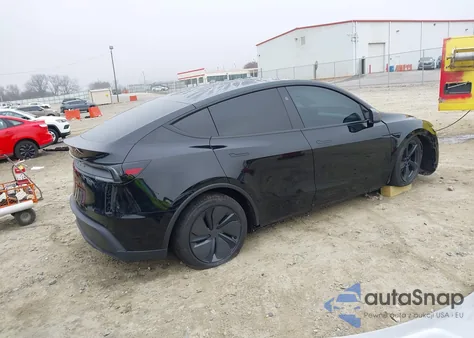 2026 Tesla Model Y Long Range Dual Motor All-Wheel Drive z USA, uszkodzony, nr VIN 7SAYGDED2TA446609